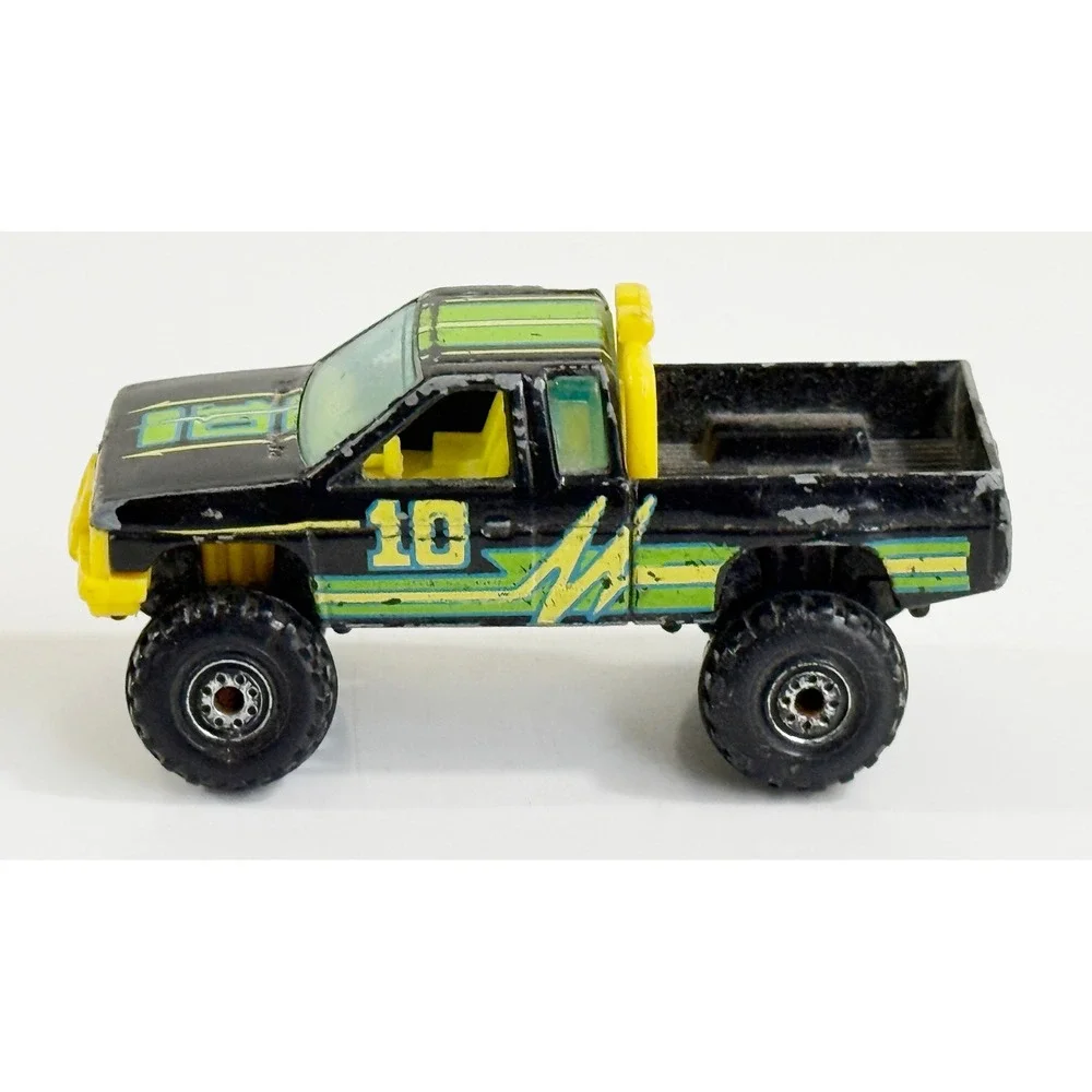 Hot Wheels Nissan Hardbody 4x4 Kids 1:64 Black Vintage 1987 Diecast Truck #10